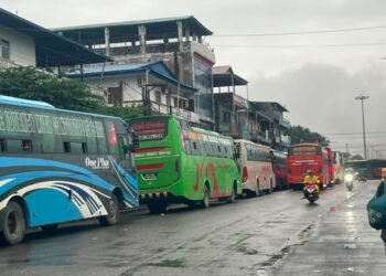 सडक अवरुद्ध भएपछि भैरहवामा दर्जनौँ बस रोकिए
