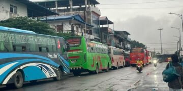 सडक अवरुद्ध भएपछि भैरहवामा दर्जनौँ बस रोकिए