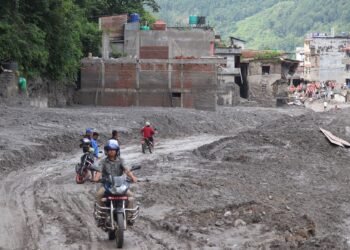 ढुङ्गेमा यातायात सञ्चालन
