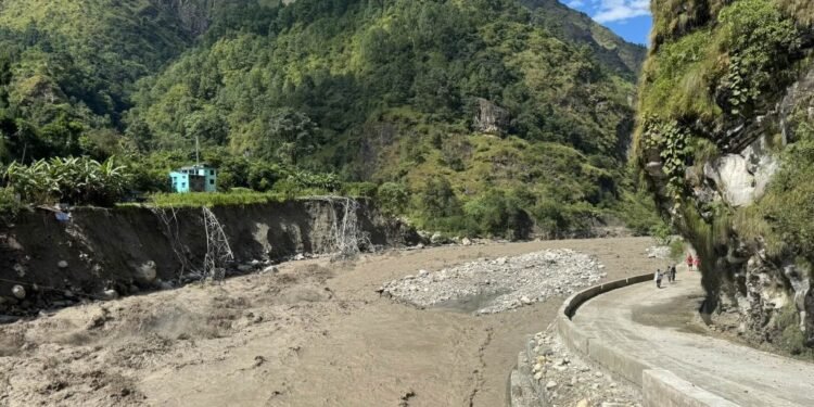 दाना–खुर्कोट प्रसारण लाइनको टावर बाढीबाट क्षति