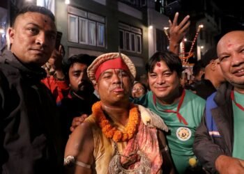 जिब्रो छेड्ने श्रेष्ठलाई रु दुई लाखसहित सम्मान