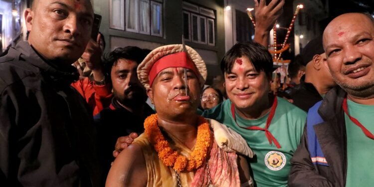 जिब्रो छेड्ने श्रेष्ठलाई रु दुई लाखसहित सम्मान