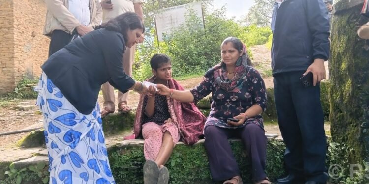 अस्मिताले पाइन् घरमै नागरिकता