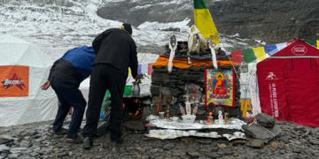 मौसम बिग्रिएपछि धवलागिरि हिमाल आरोहण टोली फर्कियो