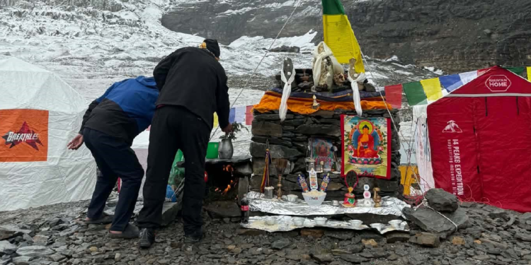 मौसम बिग्रिएपछि धवलागिरि हिमाल आरोहण टोली फर्कियो