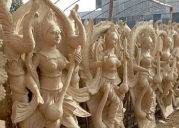 दसैँ नजिकिँदै गर्दा मूर्तिकारलाई चटारोः परम्परा जोगाउँदै जीविकोपार्जन