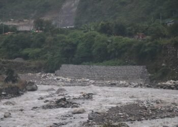 कालीगण्डीको कटानबाट जोगाउन घरापमा कम्पोजिट पर्खाल