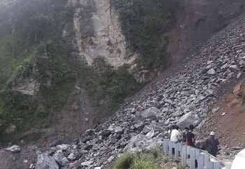 कर्णाली राजमार्गमा पहिरोको वितण्डा, सडक खुलाउन अझै केही दिन लाग्ने