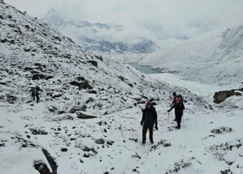 खुम्बु क्षेत्रमा हिमपात,सात विदेशी पर्यटकको उद्धार