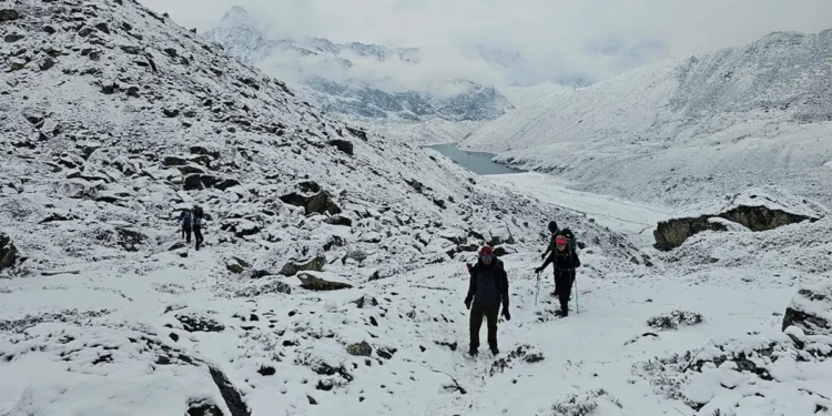 खुम्बु क्षेत्रमा हिमपात,सात विदेशी पर्यटकको उद्धार