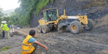 कृष्णभीरमा खोलिएको ट्र्याकमा ग्राभेल गर्न थालियो