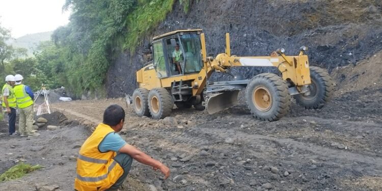 कृष्णभीरमा खोलिएको ट्र्याकमा ग्राभेल गर्न थालियो
