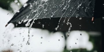 भारी वर्षाको पूर्वानुमानपछि सुदूरपश्चिमका दुई जिल्लामा यातायात सेवा बन्द