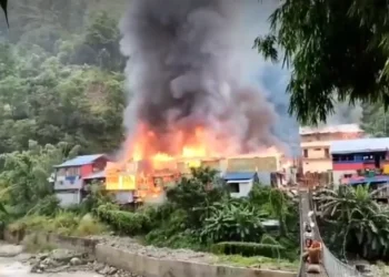 ताप्लेजुङको मेरिङदेनमा भीषण आगलागी, १० घर जलेर नष्ट