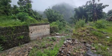 लेदुवा खोलाको पुल सात वर्षदेखि अधुरै