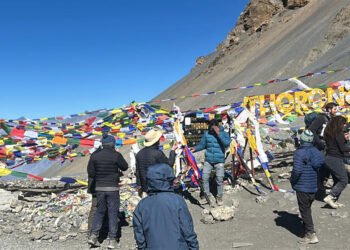 थोराङ्ला यात्रामा जोखिम बढेपछि पर्यटक मनाङबाटै फर्किन थाले