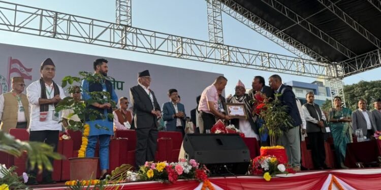 कांग्रेसद्वारा ज्येष्ठ सदस्य मथुराप्रसाद श्रेष्ठलाई सम्मान