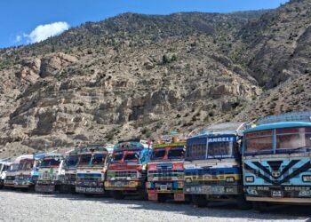 लेतेदेखि कोरलासम्म रोकिएका छन् पाँच सय बढी कन्टेनर
