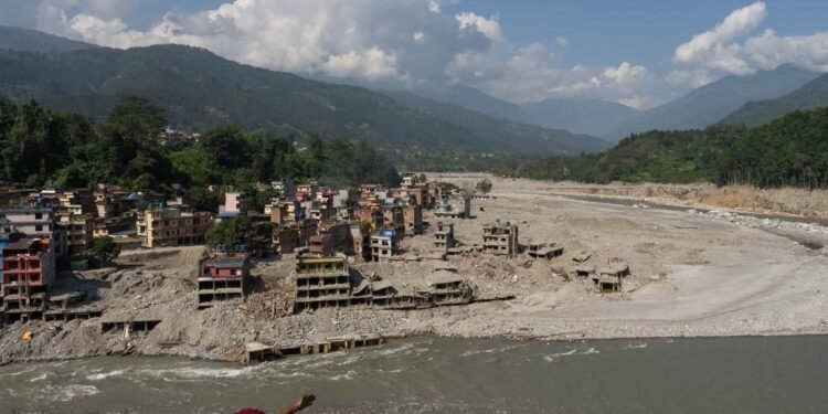 नुवाकोटका बाढी प्रभावित क्षेत्रमा अमेरिकी सहयोगको प्रभावबारे अमेरिकी प्रतिनिधिमण्डलद्वारा स्थलगत अवलोकन