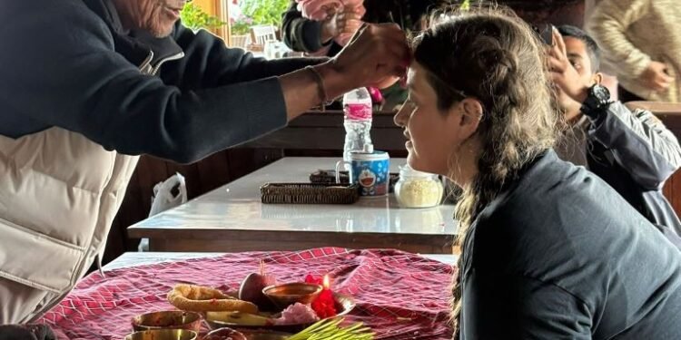घोडेपानीमा पर्यटकले पनि मनाए दशैं