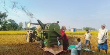 ‘थ्रेसर मेसिन’सञ्चालन गरेर गाउँमै स्वरोजगार