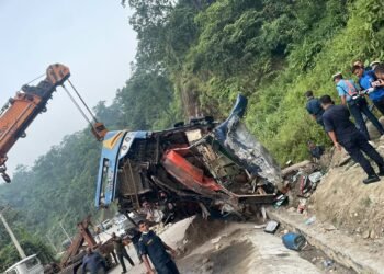 दाउन्नेमा बस दुर्घटना हुँदा छ जनाको मृत्यु, १० जना घाइते