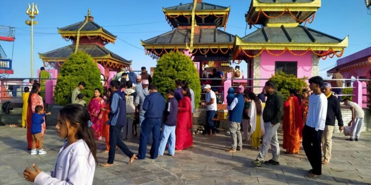 नवरात्रको नवौँ दिनः शक्तिपीठमा भक्तजनको घुइँचो