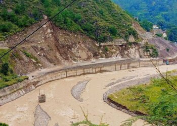 पहिरो खसेपछि बिपी राजमार्ग पूर्ण रूपमा अवरुद्ध