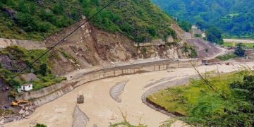 पहिरो खसेपछि बिपी राजमार्ग पूर्ण रूपमा अवरुद्ध