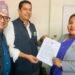 दूधको मूल्य बढाउन माग गर्दै चितवनका किसान काठमाडौंमा, मन्त्रीलाई बुझाए ज्ञापनपत्र