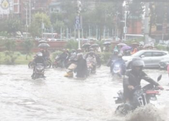 भारी वर्षापछि काठमाडौंका सडक जलमग्न, आवागमन प्रभावित