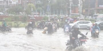भारी वर्षापछि काठमाडौंका सडक जलमग्न, आवागमन प्रभावित
