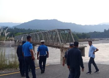 घिरिङमा बाढी पहिरोले सात झोलुंगे पुल र बेलिब्रिजमा क्षति